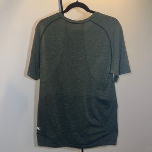 LULULEMON SIZE L GREEN SHIRT PERFECT CONDITION